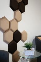 Čalouněný panel nástěnný  Hexagon 6x15cm karamelová Riwiera 24 (53615561102)_(7)