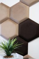 Čalouněný panel nástěnný  Hexagon 6x15cm karamelová Riwiera 24 (53615561102)_(8)