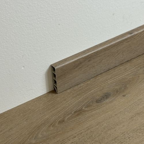 Soklová lišta SPC RIGID d.2,4m - wys. 50 x 12mm Vernon EF system